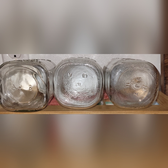 Three Vintage 1 Qt Hazel Atlas Mason Canning Jars With Caps & Porcelain Liners - Picture 3 of 3